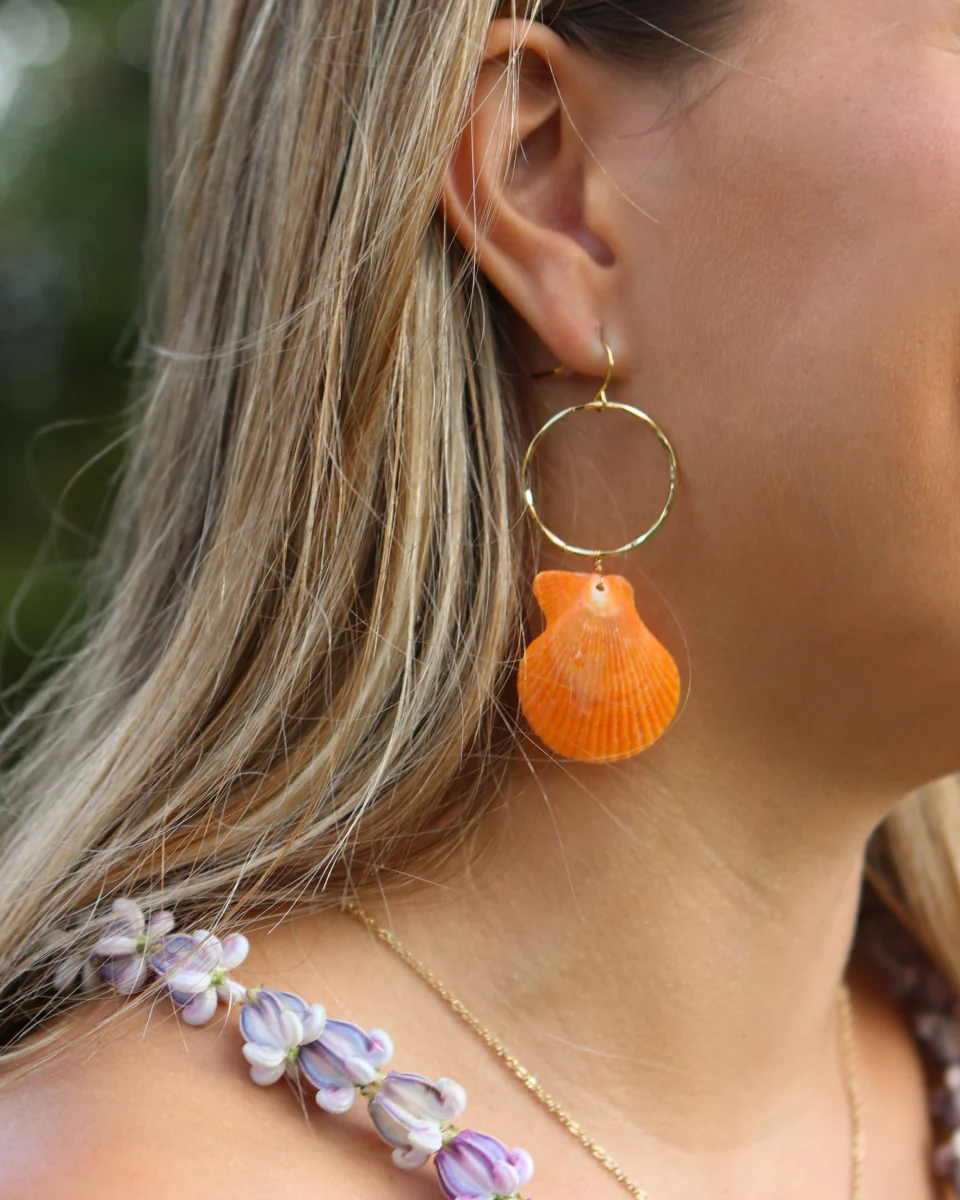 Manini Scallop Shell and Small Hammer Hoop Earring, Gold - Image 2