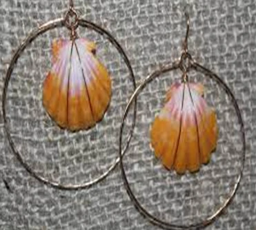 Manini Scallop Shell Hoop Hammer Earring, Gold - Image 3